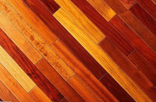 进口木材的限制加上国内木材的紧缺，让木制地板价格飙升